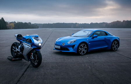 MV Agusta Superveloce Alpine: 155 CV para una edición limitada que rinde tributo al deportivo francés, por 36.300 euros