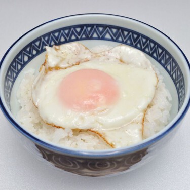 La receta más rápida y fácil que puedes hacer con sobras de arroz es este plato típico japonés que casi nadie conoce 