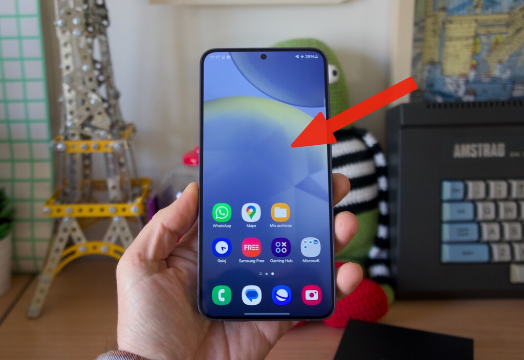 Si extrañas los móviles compactos, One UI tiene la solución: puedes hacer de todo con una sola mano con esta app