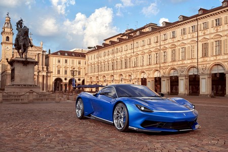 El Pininfarina Battista continúa abriéndonos el apetito, estrena color y un ligero facelift