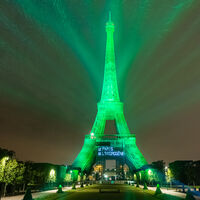La pila de combustible de Toyota transforma la Torre Eiffel para promocionar el hidrógeno verde