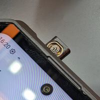 El primer móvil con mechero: las cámaras motorizadas se escondieron, Oukitel ha recuperado el mecanismo