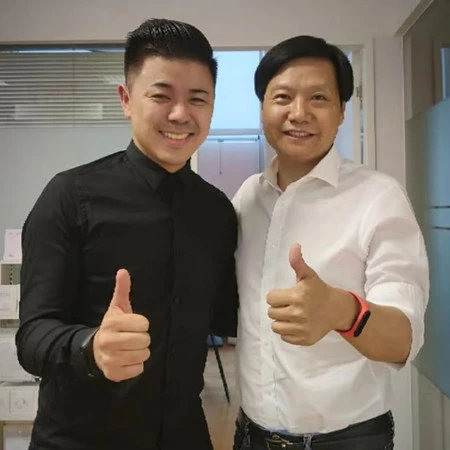 Donovan Sung (左) と Xiaomi 創設者兼 CEO の Lei Jun (右)