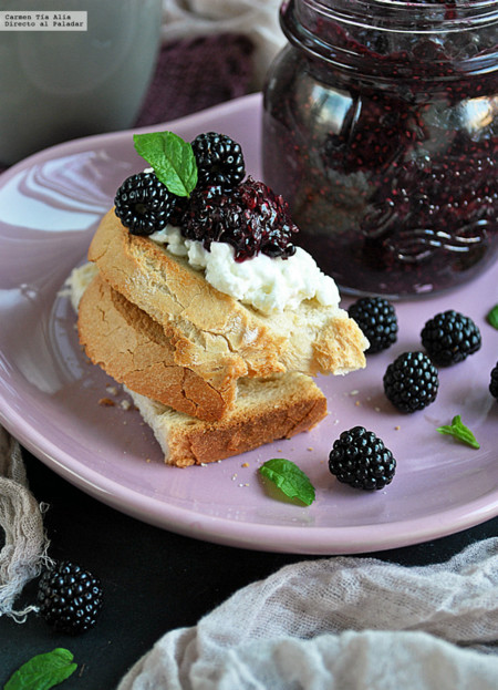 Mermelada de moras y semillas de chía. Receta fácil y saludable que querrás comer a cucharadas
