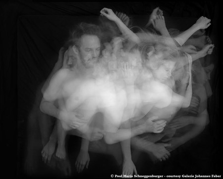 'The Sleep of the Beloved’, un curioso "foto experimento" de Paul Maria Schneggenburger