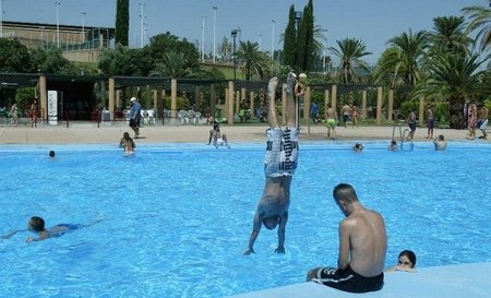 Los niños de familias con pocos recursos van gratis a la piscina en Jaén