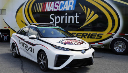 Toyota Mirai, el primer "pace car" de la NASCAR a hidrógeno