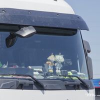 El sector del transporte amenaza con una huelga indefinida: la supresión del gasóleo profesional termina de encender la mecha 