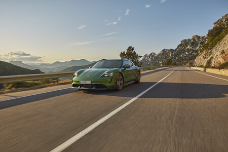 Porsche Taycan Cross Turismo 6
