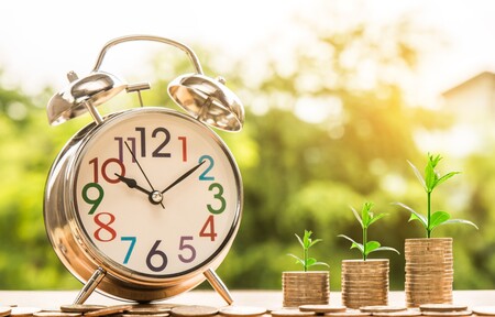 Cuánto es recomendable ahorrar antes de empezar a invertir con riesgo: una aproximación si tienes 20, 40 o 60 años