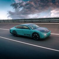 El coche eléctrico solar Lightyear One supera los 700 km de autonomía con una sola carga y una batería de 60 kWh
