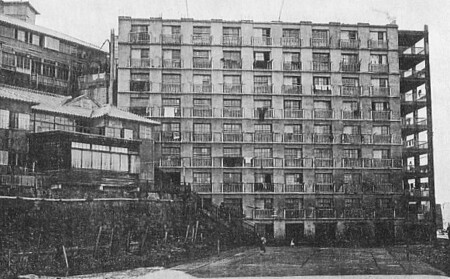 Um dos prédios de apartamentos em 1930