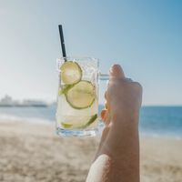 Aterrizar en Brasil y tomarte una caipiriña es un todo en uno. Hasta que empezaron a brotar intoxicaciones por metanol