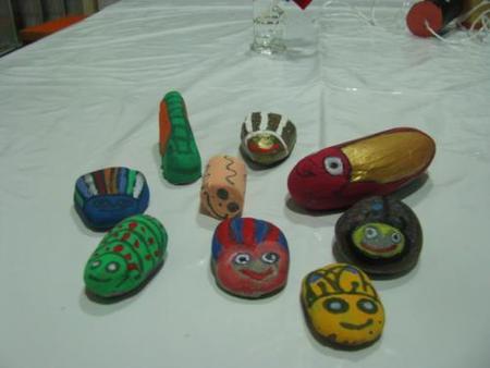 Manualidades divertidas: bichitos pintados en piedras