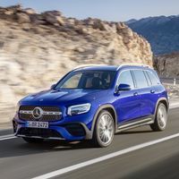 El Mercedes-Benz GLB 180 es el mismo SUV compacto de hasta siete plazas pero con 136 CV, desde 40.150 euros