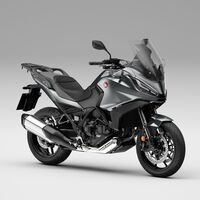 ¡Bienvenida! La Honda NT1100 es la prima asfáltica de la Africa Twin, con 100 CV y con opción de cambio automático DCT