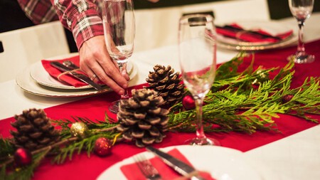 Cómo decorar tus mesas para la cena de Navidad y Año Nuevo sin gastar mucho y con cosas que ya tienes en casa