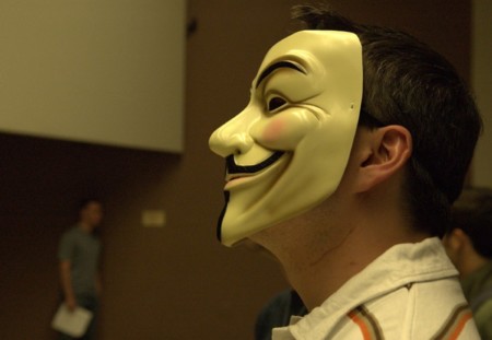 Anonymous publica los datos personales de 5.400 agentes de la Policía Nacional española