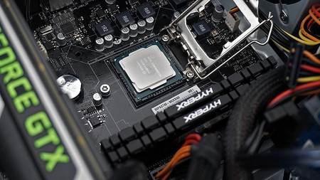 Estas son las opciones y así puedes acceder al monitor que mide la actividad del hardware de nuestro PC