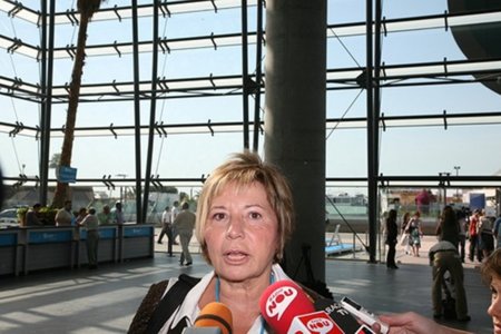 Celia Villalobos pone el ejemplo de Irán para secundar a una oyente que reclama poner más difícil abrir un blog