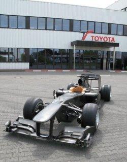 Exploración en detalle al Toyota TF110 en Colonia con Kazuki Nakajima