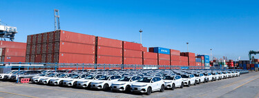 "Las marcas chinas de coches eléctricos utilizan los puertos como si fueran aparcamientos": los que se no se venden se acumulan por miles