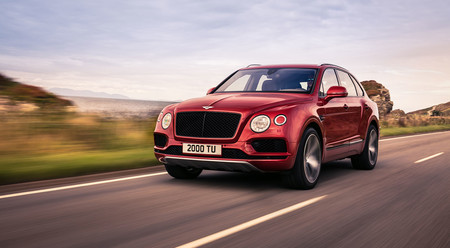 Bentley Bentayga V8 2018: 550 CV, 290 km/h y 0-100 en 4,5 segundos, su tarjeta de visita