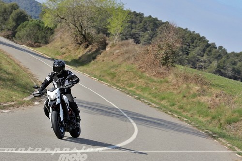 Una Ducati Hypermotard con extra de picante: "hiperdiversión" en carretera