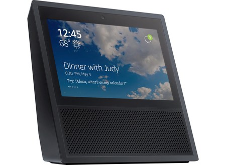 Este es el altavoz con Alexa que podría preparar Amazon para unirse a la familia Echo y lo haría luciendo pantalla