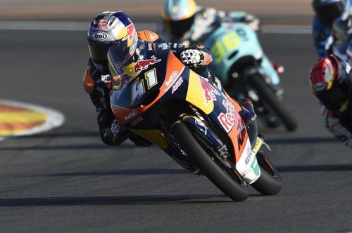 Brad Binder se despide de Moto3 con otra épica victoria