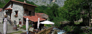Este es el pueblo más inaccesible y encantador de Asturias: solo se puede llegar a pie o en funicular