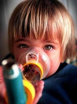 La cesárea podría aumentar el riesgo de asma en el bebé