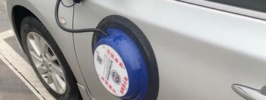 En China creen que la humillación pública hará mejores conductores. Si te estacionas mal, te pegarán este mensaje para que todos lo sepan 