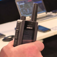 Tu móvil tiene 5G y ellos walkie-talkies. Hay un motivo muy serio para que policía y bomberos elijan lo segundo