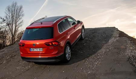 Volkswagen llama a revisión 700.000 Touran y Tiguan por riesgo de incendio en el techo