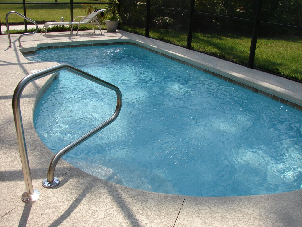 Tengo piscina en casa y quiero ahorrar en la factura de la luz: estas son las mejores horas para encender la depuradora 