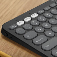 Compacto, práctico y más barato que nunca: este teclado Logitech funciona a la vez con iPhone, iPad y Mac 
