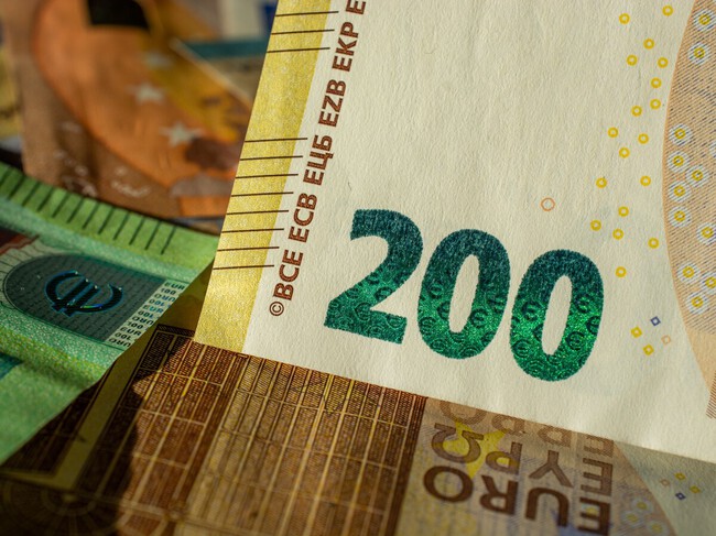 "Te sientes castrado". Un padre se gastó 1.500 euros en sorteos de casas ante la imposibilidad de comprar una en Irlanda