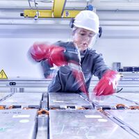 Por primera vez Europa planta cara al coche eléctrico barato chino: una millonada de dinero público para montar una fábrica de baterías en Alemania