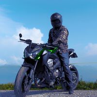 El Gobierno cambia las normas a partir del 1 de octubre: la nueva ropa que tienes que llevar siendo motorista