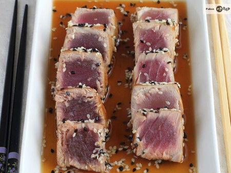 Tataki de atún con sésamo y salsa ponzu, una receta japonesa saludable y riquísima