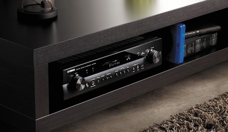 ¿Quieres comprar un receptor AV pero no tienes mucho sitio? Estos tres modelos podrás instalarlos en casi cualquier parte