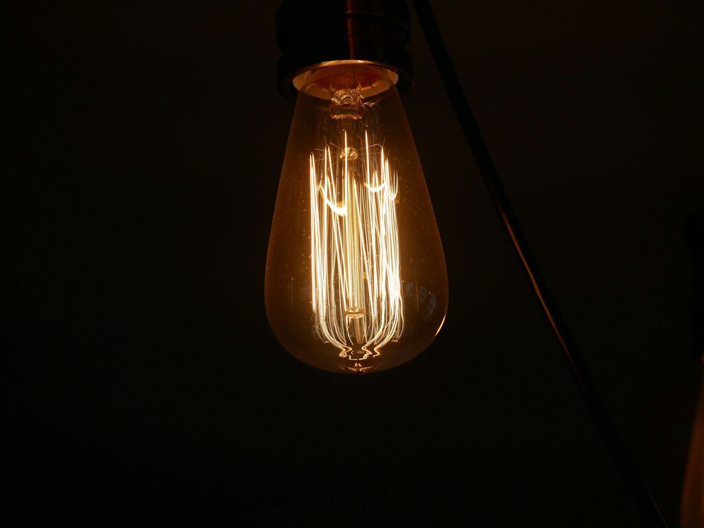 Cada vez que compro una bombilla LED se me funde al poco tiempo. Estos son los motivos más habituales y las posibles soluciones 