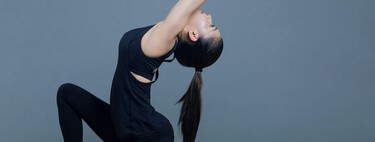 Prueba estas cinco posturas de yoga con correas para pasar de principiante a avanzado 