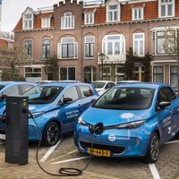 El futuro sistema de carga para coches eléctricos de Renault será por inducción y devolverá electricidad a la red cuando se necesite