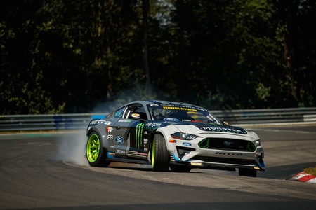 Así es hacer drift en Nürburgring con un Ford Mustang RTR de 900 CV, de la mano de Vaughn Gittin Jr