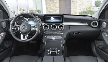 Mercedes-Benz llama a revisión en EEUU a más 110.000 modelos por fallos en el airbag y en el cinturón