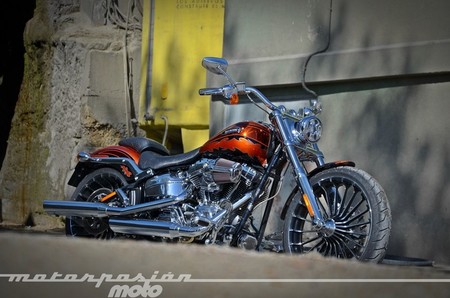 Harley-davidson-cvo-breakout