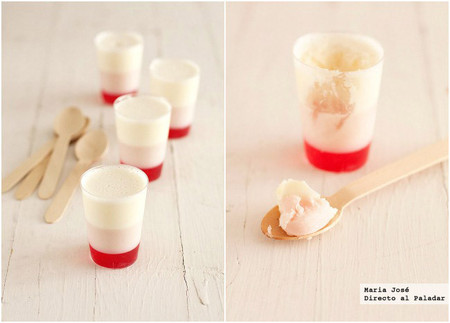 Vasitos de yogur y gelatina rosa. Receta para San Valentín