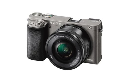 Hoy, la Sony Alpha A6000 con objetivo 16-50mm, en Amazon sólo cuesta 499 euros 